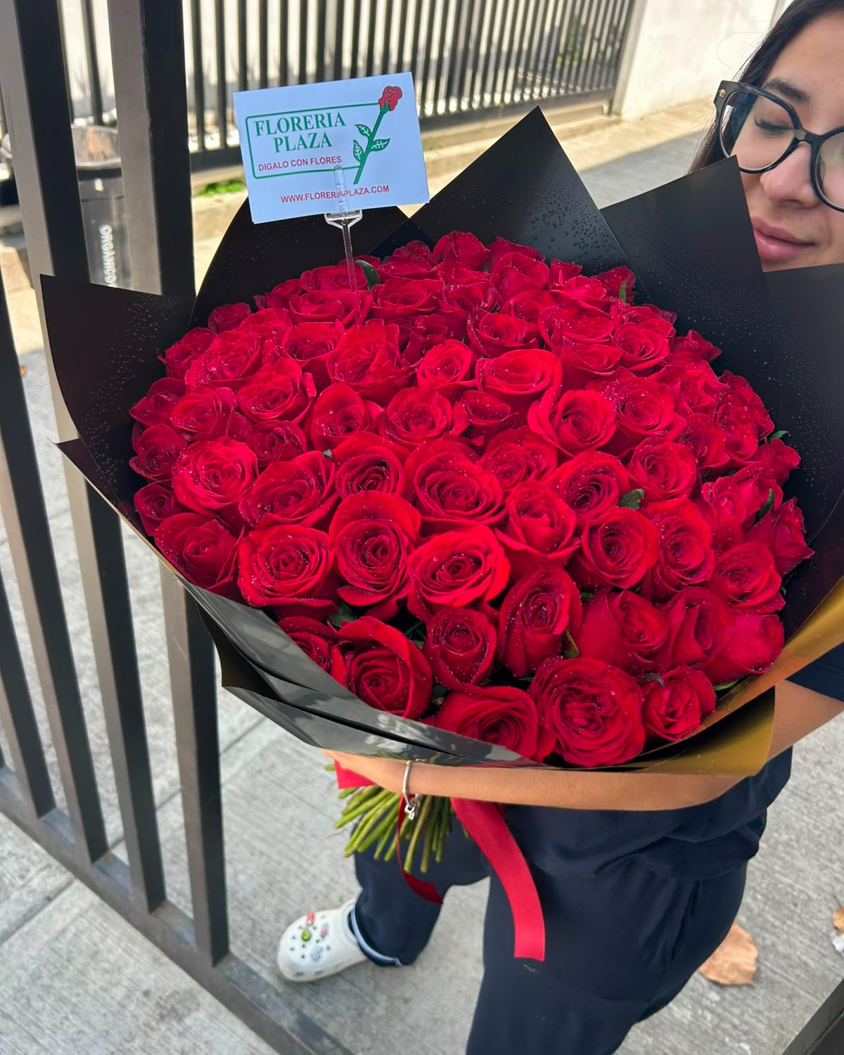 Diseños florales únicos y frescos todos los días.
Visítanos en Florería Plaza, ubicada en Lomas de Rosales
(frente a la iglesia), y déjate cautivar por nuestros arreglos.
¡Llévate un regalo sorpresa en tu compra en sucursal!

🛒 Compra desde donde estés, fácil y rápido aquí: https://tienda.floreriaplaza.com/
Atención inmediata:
📲 WhatsApp: https://wa.me/5218331559930

#floreriaplazalomas #floreriaplazaentampico #dígaloconflores #TampicoMadero #ventaenlínea #floresnaturales🌸